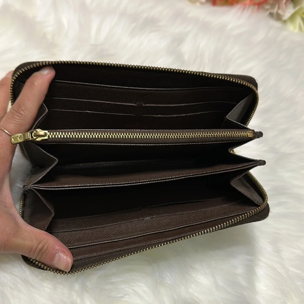 Louis Vuitton priced defect